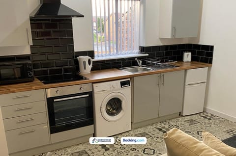 Kitchen or kitchenette, washing machine, kitchen