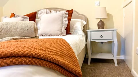 Bettws Hall Accommodation House in Wales