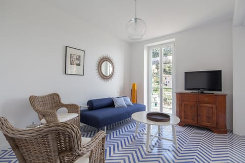 TV and multimedia, Living room, Seating area, internet
