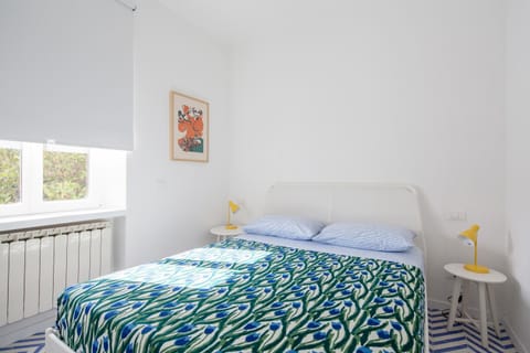 Bed, Bedroom, internet, wardrobe, air conditioner