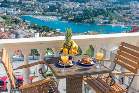 View (from property/room), Balcony/Terrace, City view, Sea view