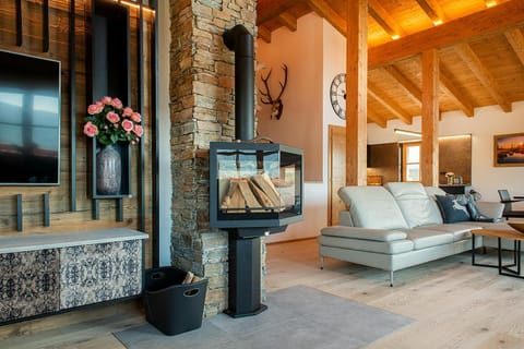 TV and multimedia, Living room, Seating area, flat iron