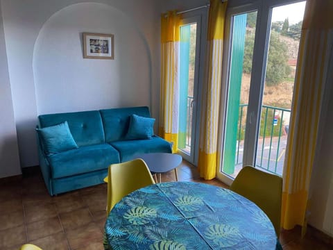 Bed, View (from property/room), Balcony/Terrace, Living room