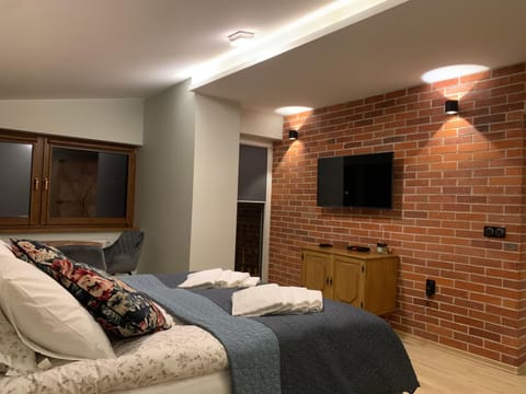 TV and multimedia, Seating area, Bedroom, towels