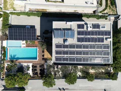 Property building, Day, Bird's eye view, Pool view, Swimming pool