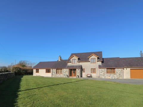 Afon Rhos Bach House in Wales