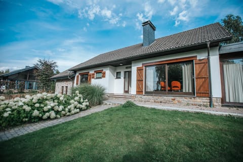 Le Héron 28pers, Malmedy- Home cinéma, balnéo, sauna, jardin Chalet in Wallonia, Belgium