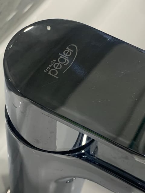 Travis House Three Luxury Modern Living free WiFi Apartment in Burnley