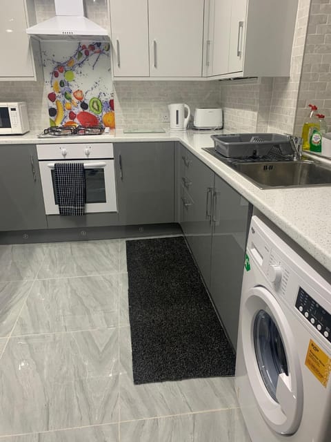 Travis House Three Luxury Modern Living free WiFi Apartment in Burnley