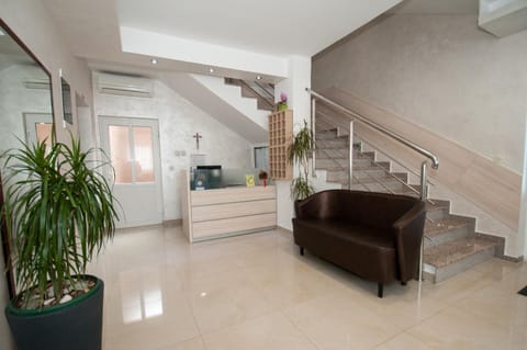 Lobby or reception, Seating area