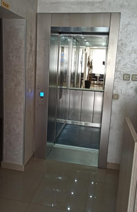 Lobby or reception, Facility for disabled guests