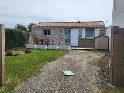 Facade/entrance, Garden view