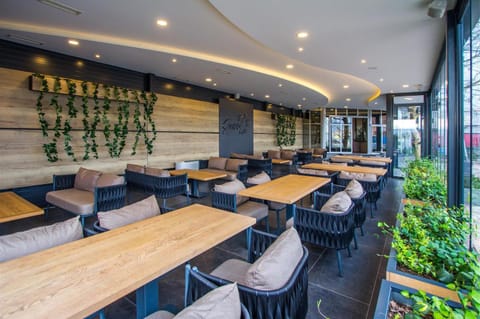 Balcony/Terrace, Banquet/Function facilities