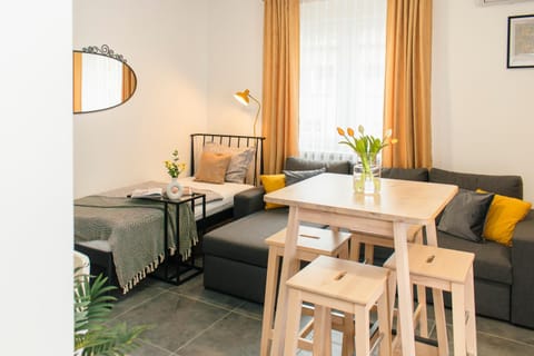 Bed, Living room, Photo of the whole room, Seating area, Dining area