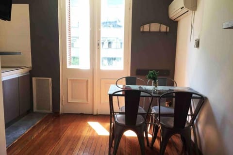 Kitchen or kitchenette, Seating area, Dining area, internet, air conditioner