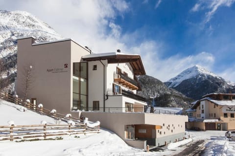 Facade/entrance, Winter