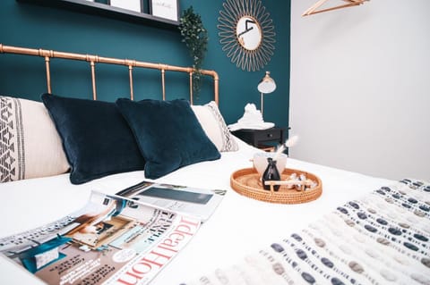 Commercial House, By Solace Stays House in Newport