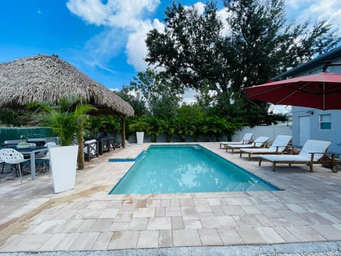 Sarasota Paradise Heated Pool Home Near IMG & Siesta Key Beach House in Sarasota