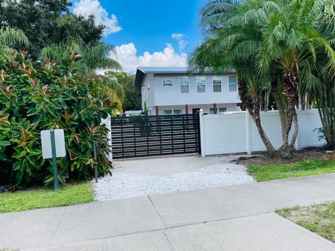 Sarasota Paradise Heated Pool Home Near IMG & Siesta Key Beach House in Sarasota
