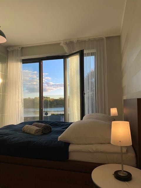 Natural landscape, Photo of the whole room, Seating area, Bedroom