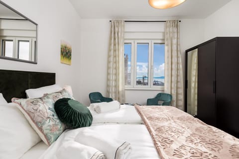Bed, Bedroom, Sea view