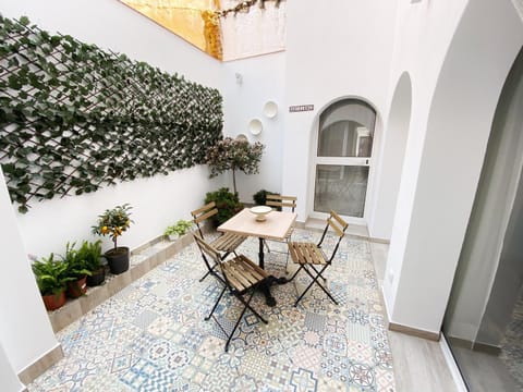 Patio, Dining area