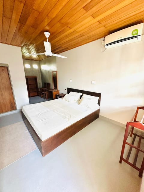 Bed, Photo of the whole room, Bedroom, air conditioner