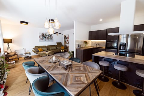 Kitchen or kitchenette, Photo of the whole room, Dining area