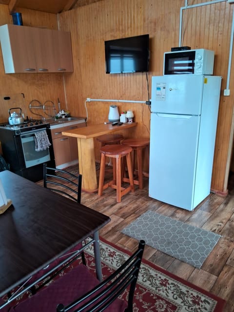Coffee/tea facilities, Kitchen or kitchenette, Dining area, kitchen