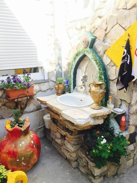 Decorative detail, Garden view