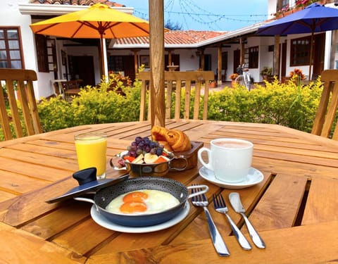 Patio, Dining area, American breakfast
