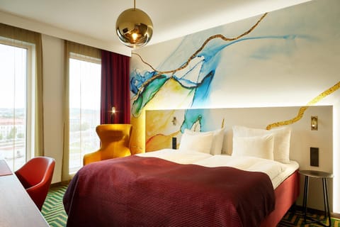 Spring, Bed, Winter, Summer, View (from property/room), Photo of the whole room, Decorative detail, Bedroom, Autumn, City view, Seasons