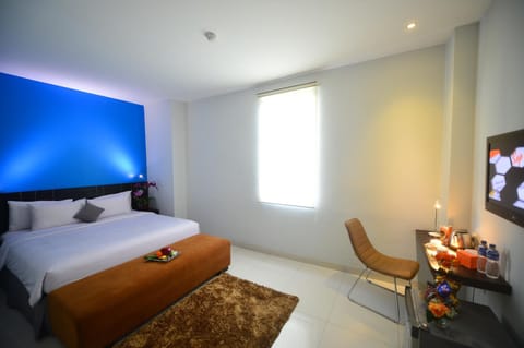 TV and multimedia, Photo of the whole room, Bedroom