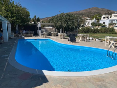 Restaurant/places to eat, Swimming pool, Breakfast