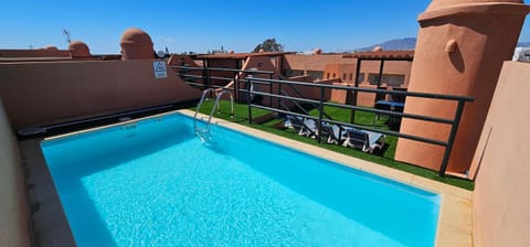 Swimming pool, Swimming pool