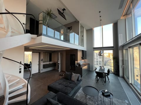 Kitchen or kitchenette, Living room, Seating area, Dining area