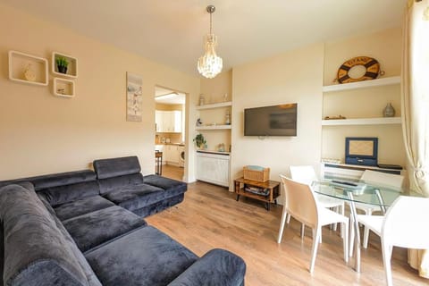 TV and multimedia, Living room, Dining area