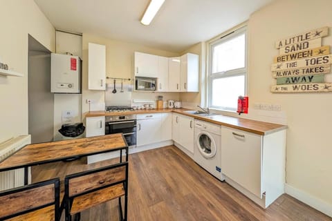 Kitchen or kitchenette, Dining area, dishwasher, minibar, pet friendly, pet friendly, stove, stove, kitchen, kitchen