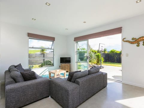 Paradise Haven - Omaha Holiday Home House in Auckland Region