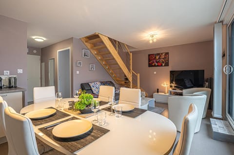 Living room, Dining area