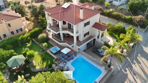 Property building, Day, Bird's eye view, Swimming pool, Location, Parking, sunbed