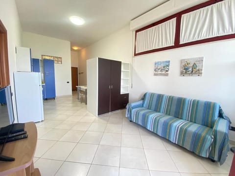 Communal lounge/ TV room, Living room, Seating area, Dining area