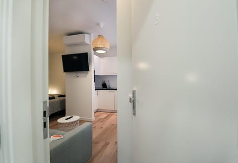 TV and multimedia, Kitchen or kitchenette