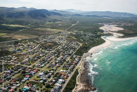 Nearby landmark, Neighbourhood, Natural landscape, Beach, Mountain view