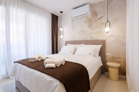 Bed, Bedroom, towels, air conditioner