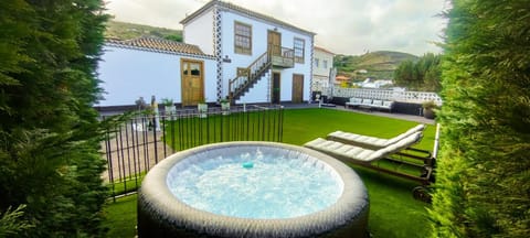 Hot Tub, Swimming pool