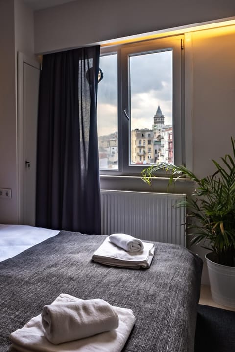 View (from property/room), Bedroom, City view, Landmark view