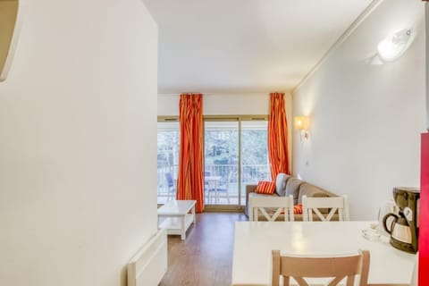 Flat With Swimming Pool Near The Beach Apartment in Sanary-sur-Mer