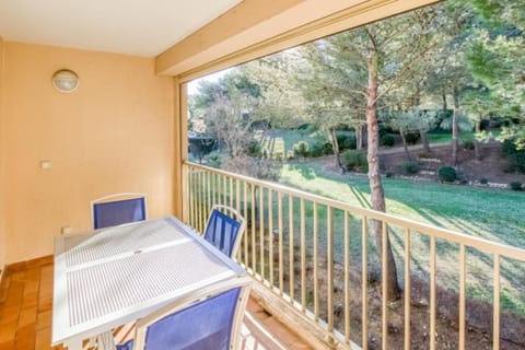 Flat With Swimming Pool Near The Beach Apartment in Sanary-sur-Mer