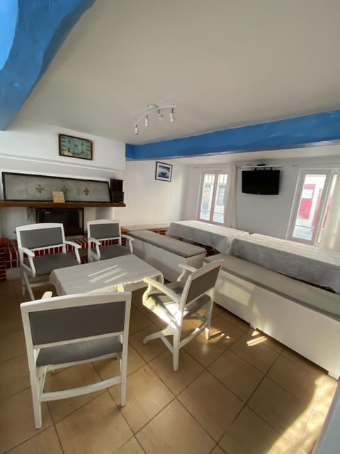 TV and multimedia, Living room, Dining area